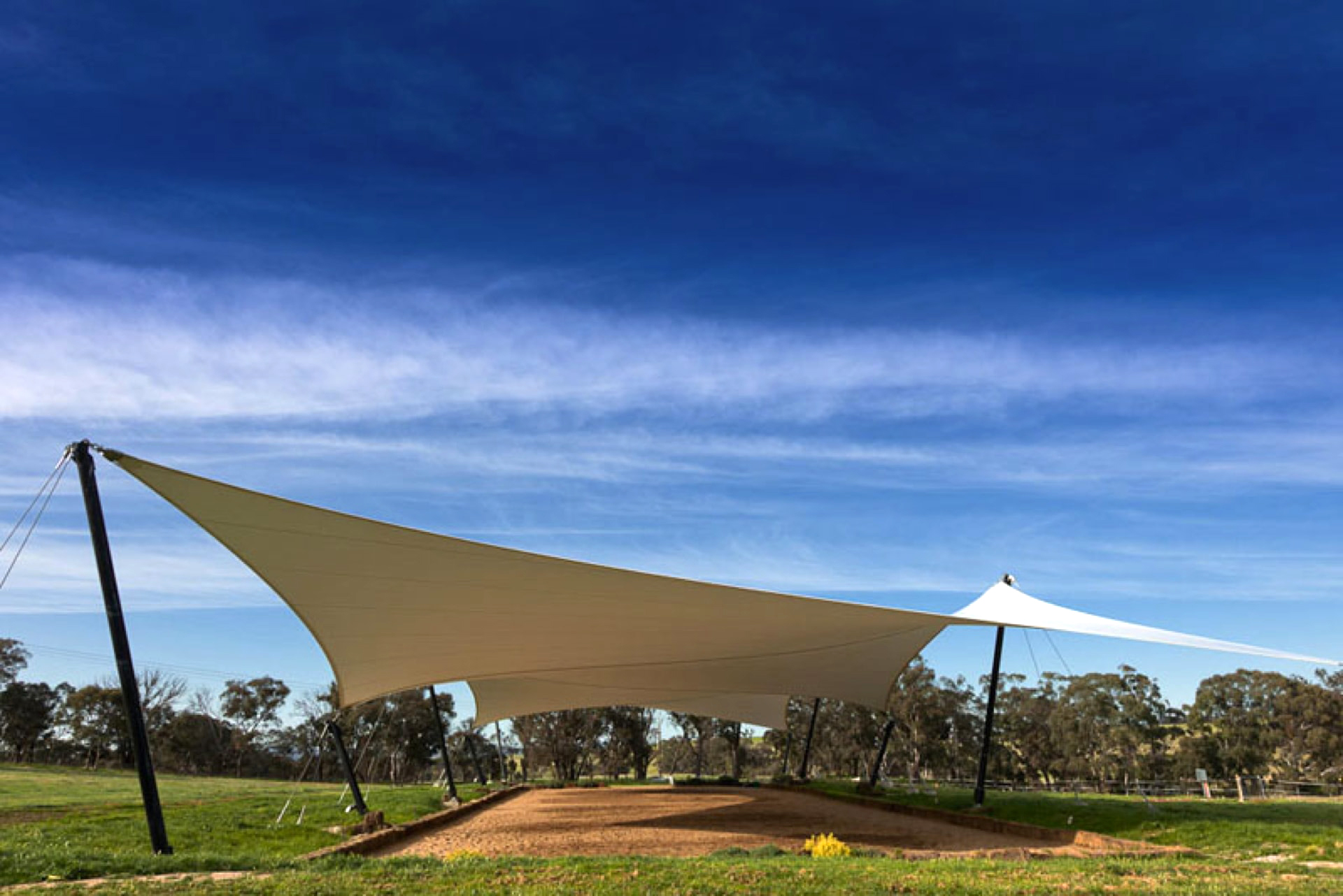 Surface ombragée: 1500m2, Textile: STAM 6002, Lieu: Australie