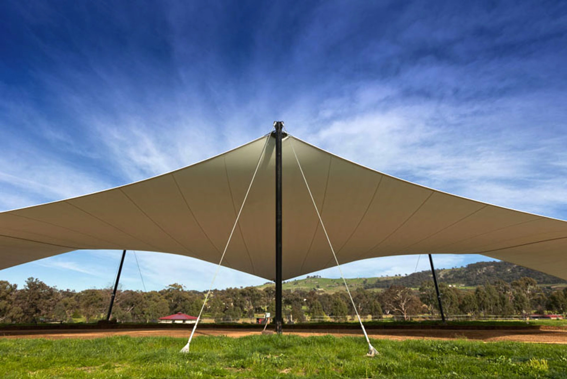 Surface ombragée: 1500m2, Textile: STAM 6002, Lieu: Australie