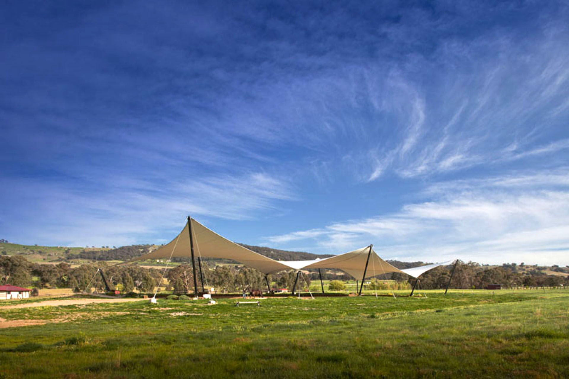 Surface ombragée: 1500m2, Textile: STAM 6002, Lieu: Australie