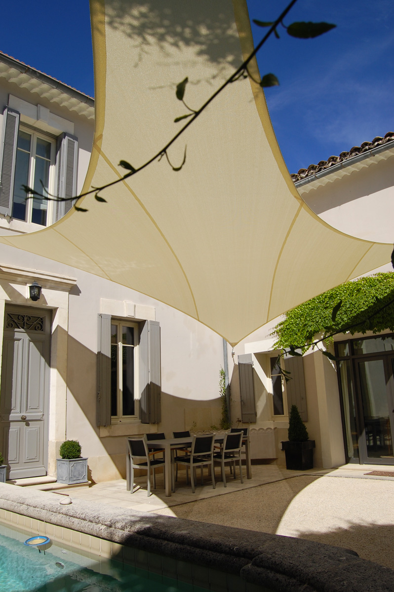 Surface ombragée: 32m2, Textile: HDPE, Lieu: France