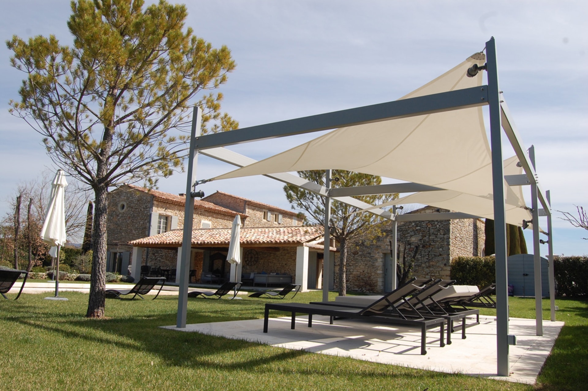 Surface ombragée: 22m2, Textile: Soltis 52, Lieu: Vaucluse